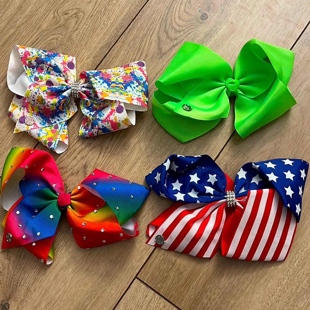 Jojo Siwa Hair Accessories - 4 count.